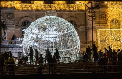 Luces de Navidad en el Ayuntamiento de Bilbao.