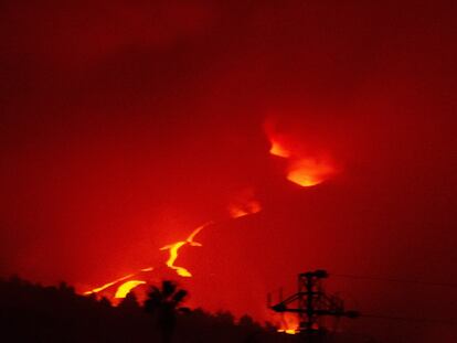 El  volcán de La Palma, fotografiado en la noche del 15 de octubre.