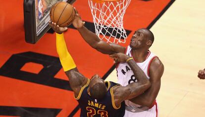 Tapón de Biyombo a LeBron.