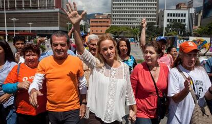 Lilian Tintori, en el centro, el pasado martes en Caracas.