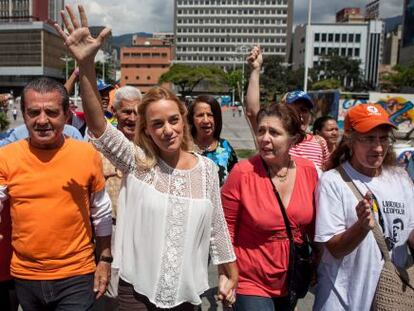 Lilian Tintori, en el centro, el pasado martes en Caracas.