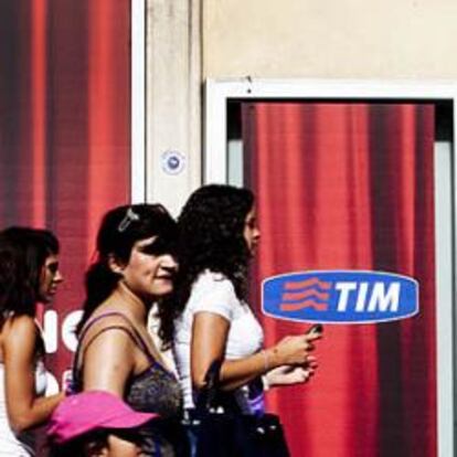 Telco estudia reducir el valor de su participación en Telecom Italia