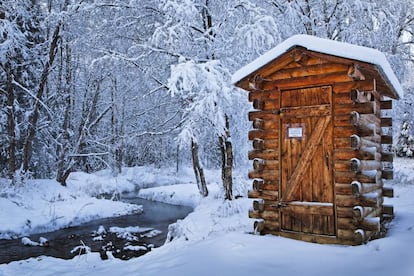 Retrete Exterior en el Chena Hot Springs Resort, en Alaska (EE UU).