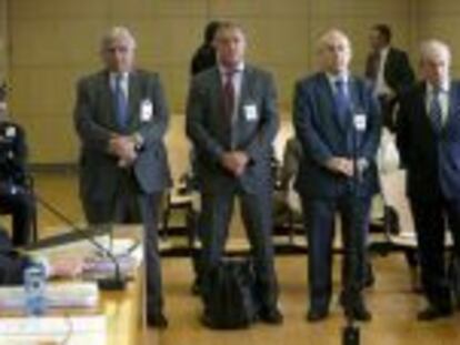 Ricardo Pages, Juan Caellas, Manuel Trouano y Santiago Jos&eacute; Abella (i-d), cuatro exdirectivos de Caixa Pened&egrave;s juzgados por la Audiencia Nacional.