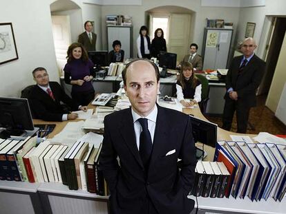 Jaime Olmedo, con su equipo, en la Real Academia de la Historia.