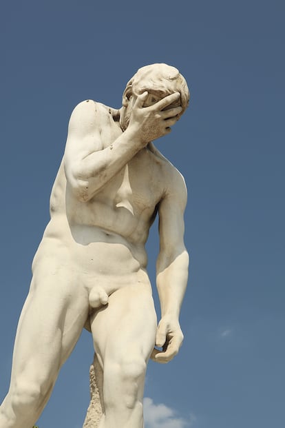 Estatua de Caín realizada en 1896. La vergüenza de no tener un buen rendimiento sexual afecta a los jóvenes.