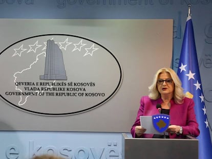 Edita Tahiri, ministra para el Di&aacute;logo con Belgrado, en rueda de prensa tras la asignaci&oacute;n del c&oacute;digo de Kosovo.