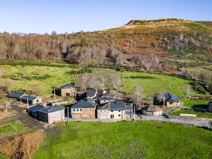 Panorámica de la aldea de O Busto, en Lugo.