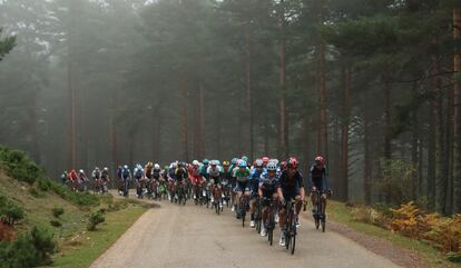 Froome se aparta después de trabajar en cabeza en la subida final.