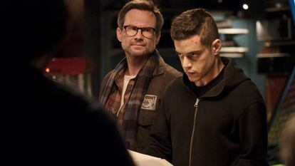 Christian Slater y Rami Malek, en un episodio de la primera temporada de 'Mr. Robot'.