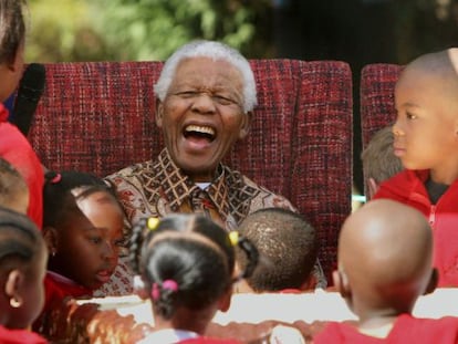 El expresidente Mandela celebra su 89 cumpleaños rodeado de los niños de la Nelson Mandela Children´s Foundation en Johanesburgo