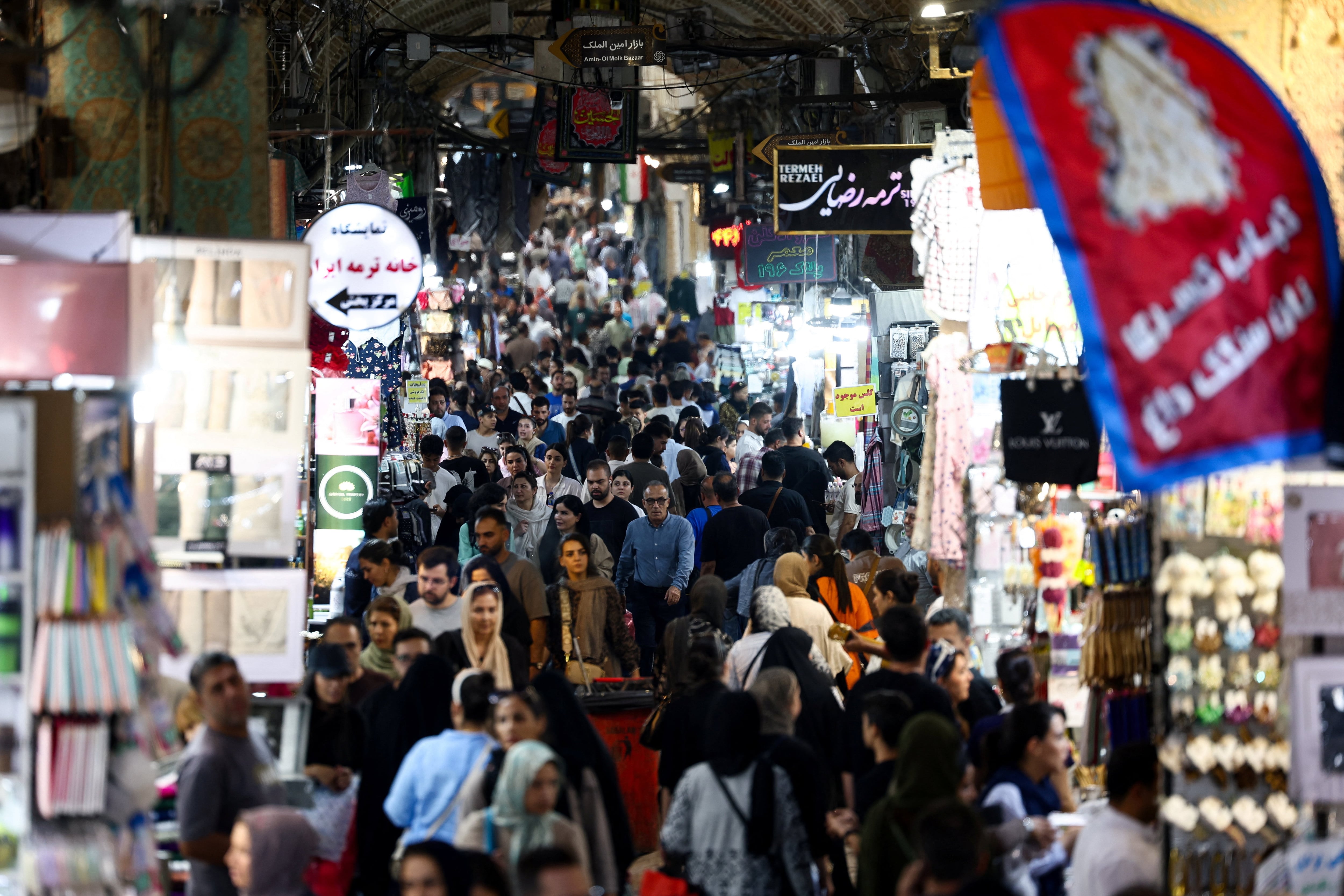 Estados Unidos aprieta a Irán, pero no logra asfixiar su economía