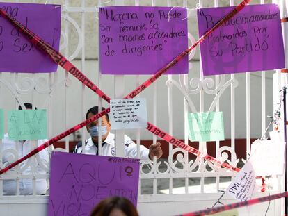 Una protesta contra el acoso sexual, en las oficinas del partido Morena, en octubre de 2020.