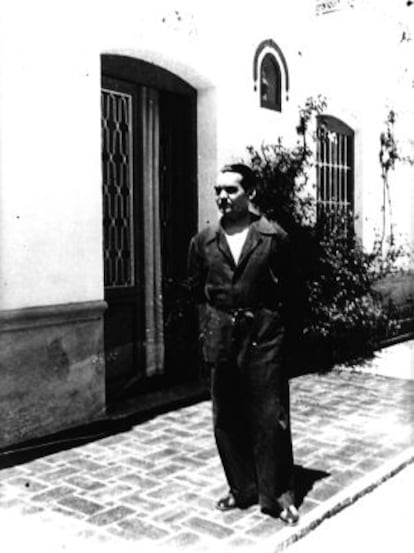 Lorca, en la Huerta de San Vicente, 1935.