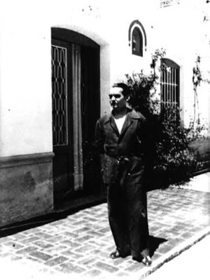 Lorca, en la Huerta de San Vicente, 1935.