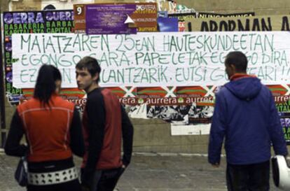 Pancarta colocada en Mondragón por la anulada candidatura Herri Anitza. El texto en euskera dice: "El 25 de mayo estamos en las elecciones. Habrá papeletas, no lo dudes. Defendamos lo nuestro".