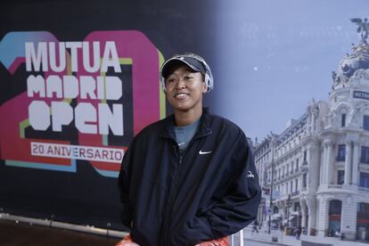 
El torneo Mutua Madrid Open ha celebrado este miércoles la presentación oficial de las tenistas internacionales. En la imagen, la japonesa Naomi Osaka atiende a los medios de comunicación durante el acto en el Madrid Arena. 