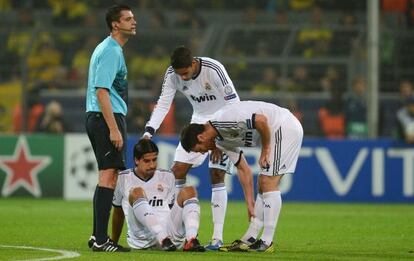 Khedira cae lesionado a los veinte minutos.