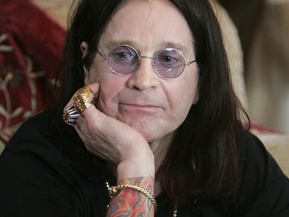 Ozzy Osbourne durante la tercera temporada del exitoso y seminal 'reality' 'The Osbournes', en el que también se dejó someter a terapia por un especialista (televisivo, claro).