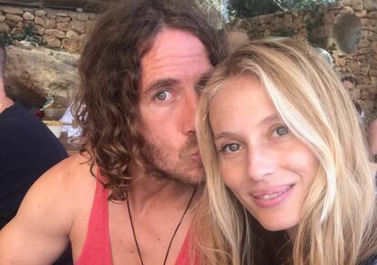 Carles Puyol y la modelo Vanesa Lorenzo en Ibiza.