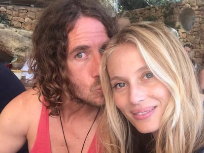 Carles Puyol y la modelo Vanesa Lorenzo en Ibiza.