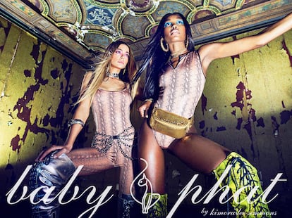 BABY PHAT. De las pocas de la época que sigue en manos de los mismos dueños. En este caso, en las de la estrella de telerrealidad Kimora Lee Simmons. En 2019 vio que las tendencias volvían a serle favorables y perpetró un regreso apoyada en sus hijas, que se convirtieron en imagen de campaña. Desde entonces, además de mucho terciopelo, strass y colores pastel, Simmons ha ampliado su mercado con una línea de joyería y una nueva gama de productos de belleza.