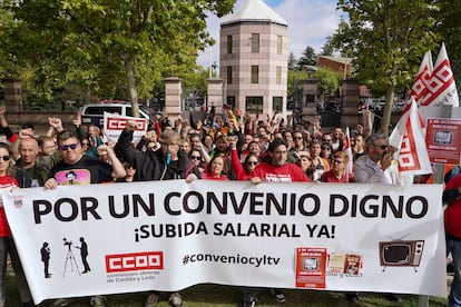 Trabajadores de RTVCyL se concentraban el 3 de octubre frente a la sede de la Junta de Castilla y León en Valladolid para pedir mejoras en sus condiciones laborales.