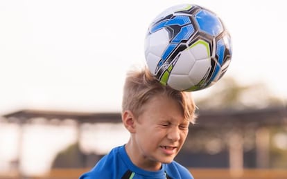 En Inglaterra y Estados Unidos los niños de menos de 12 años no pueden cabecear la pelota. 