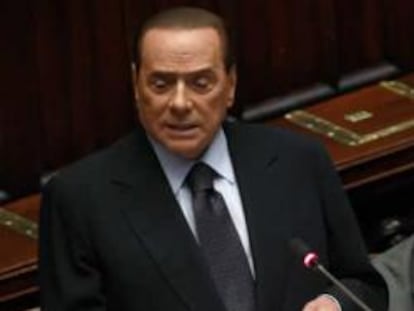 Berlusconi, durante su comparecencia de ayer ante la Cámara de los Diputados, junto al ministro de economía Giulio Tremonti