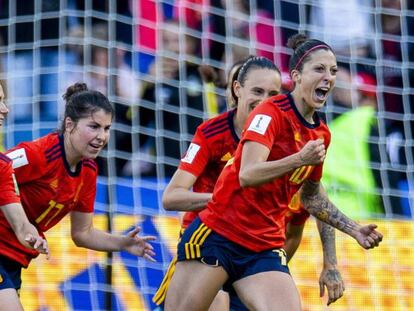 Jennifer Hermoso celebra con sus compañeras su segundo gol ante Sudáfrica.