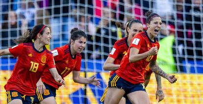 Jennifer Hermoso celebra con sus compañeras su segundo gol ante Sudáfrica.