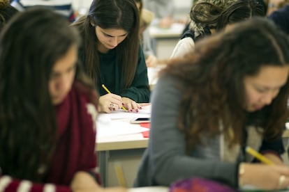 Un grupo de estudiantes en la Universidad de Cantabria.