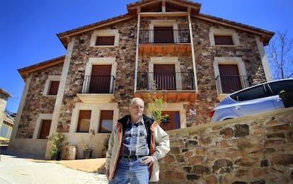 Mayor Jos&eacute; Luis Mar&iacute;a outside the country lodge that was intended to glean revenue for Monasterio.