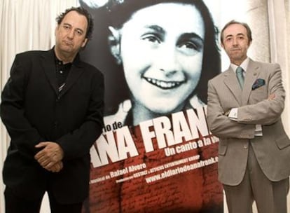Rafael Alvero, director ejecutivo, y José Luis Tierno, responsable del libreto del musical en la presentación del proyecto en junio de 2007.