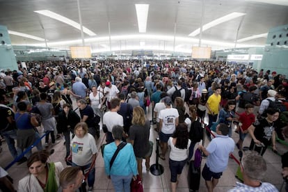 Lines today at El Prat airport in Barcelona.