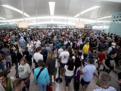 Colas hoy en el aeropuerto de Barcelona.