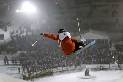 La francesa Anais Caradeux , durante el Campeonato del Mundo Esquí Freestyle.