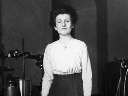 Hedwig Kohn en su laboratorio en 1912.