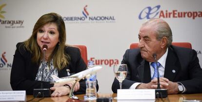 El presidente de Globalia, Juan Jos&eacute; Hidalgo, y la ministra de Turismo de Paraguay, Marcela Bacigalupo, este jueves