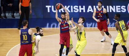 Navarro ante el Fenerbahce.