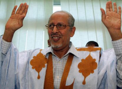 Sidi Mohamed Ould Cheikh Abdalahi celebra su victoria en las elecciones de 2007.