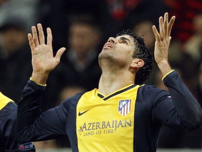 Diego Costa celebra su gol al Milan en San Siro.