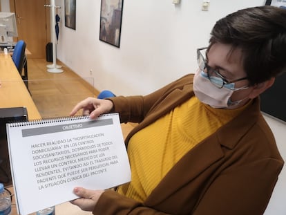 Encarnación Burgueño muestra el proyecto que aprobó la consejería de Sanidad de la Comunidad de Madrid. Buscaba "hacer realidad la hospitalización domiciliaria en los centros sociosanitarios"