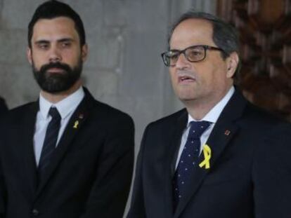 A l acte, que ha durat uns tres minuts, no hi han assistit el Govern central ni els partits. Ningú ha col·locat el medalló al nou president