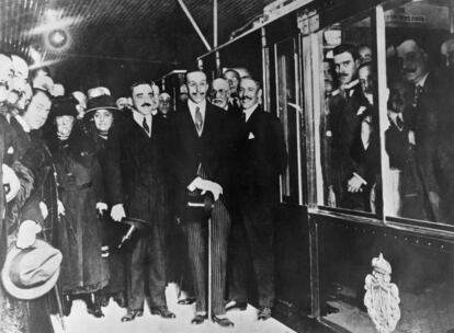 Alfonso XIII inaugura el primer ramal del Metro de Madrid, en 1919