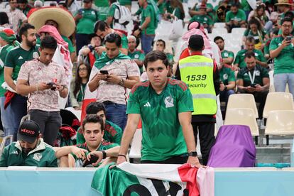 Un aficionado mexicano tras la eliminación del Tri en el Mundial de Qatar