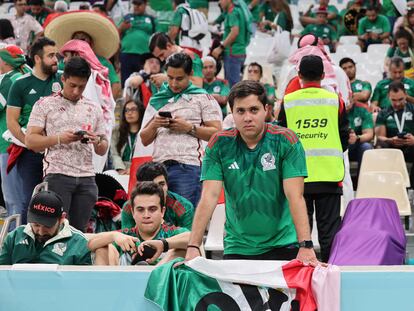 Un aficionado mexicano tras la eliminación del Tri en el Mundial de Qatar.