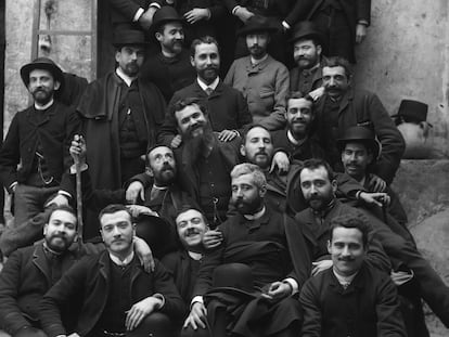 The scientist Santiago Ramón y Cajal in the second row behind the white-haired man, with friends in Valencia around 1885.