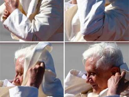 El papa Benedicto XVI se ajusta la esclavina tras un golpe de viento ayer a su llegada al aeropuerto de Múnich, capital del Estado alemán de Baviera.