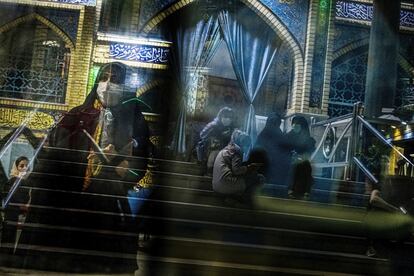 Vida nocturna en la Gran Mezquita de Iman Khomeini.